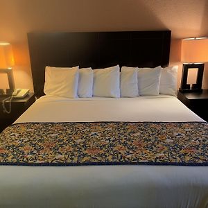 Lincoln Inn Express Hotel And Suites